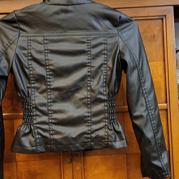 GIRLS FAUX LEATHER JACKET SIZE 10/12 - Picture 10 of 14